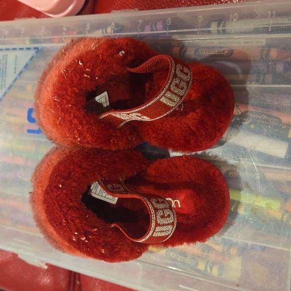 Children’s Ugg slipper sandals. Little kid size 9. - Picture 3 of 4